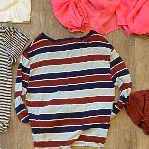 perfect condition sleeves are kinda of long - Picture 1 of 2